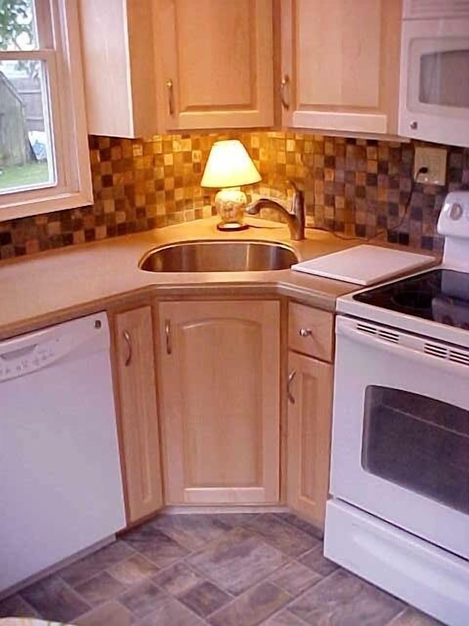 Corner deep sink ~ full dishwasher
