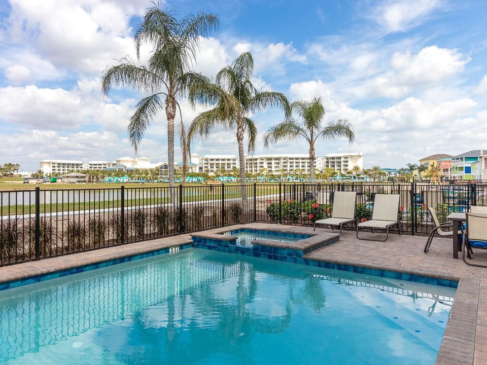 Private Pool & Hot Tub