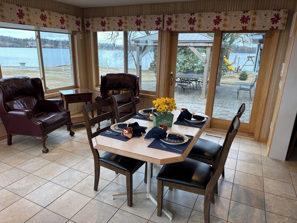 4 season porch with lakeside access and outdoor dining. Adjacent to kitchen.
