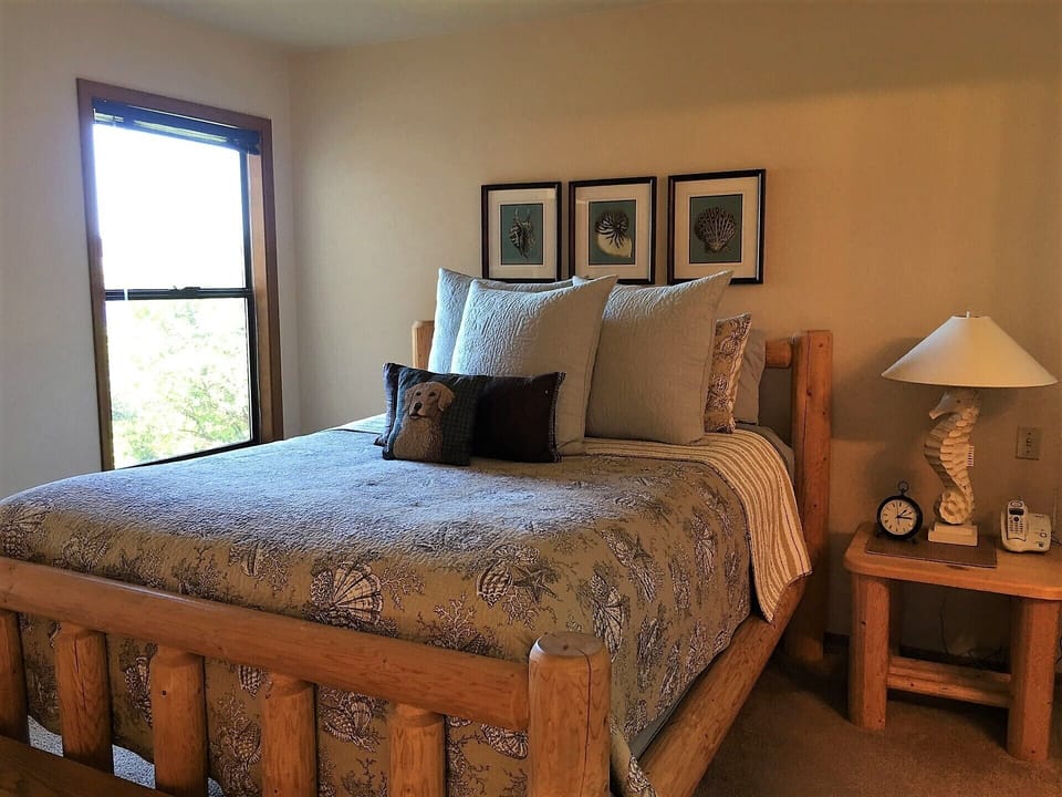 Master bedroom suite with queen bed. This room has an adjoing bathroom. 