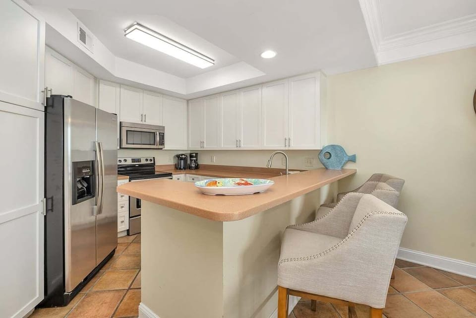St. Simons Grand #102 Fully equipped kitchen with island