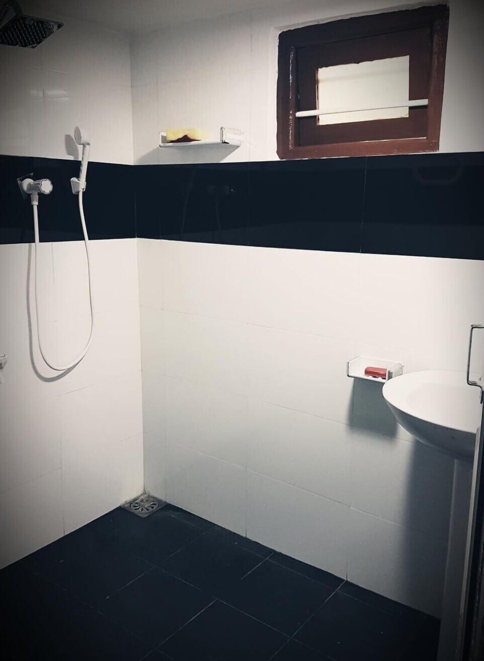 Shower, rainfall showerhead, towels