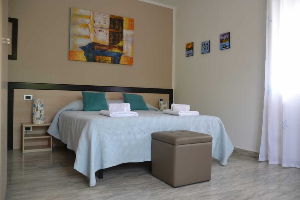 Deluxe Double Room, Garden View | Desk, free cribs/infant beds, free WiFi, bed sheets
