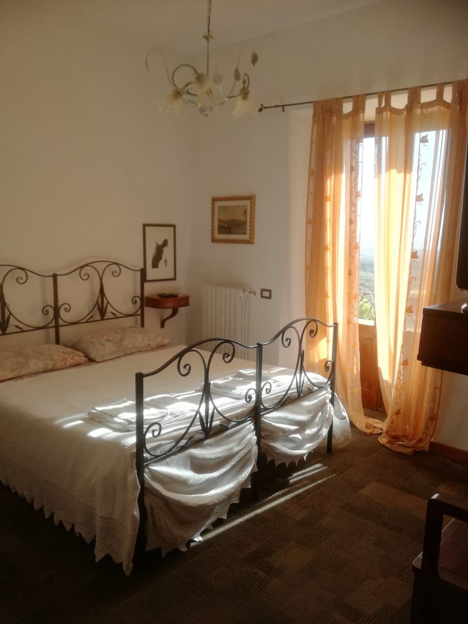 Basic Double Room, Sea View | Desk, free cribs/infant beds, free WiFi, bed sheets