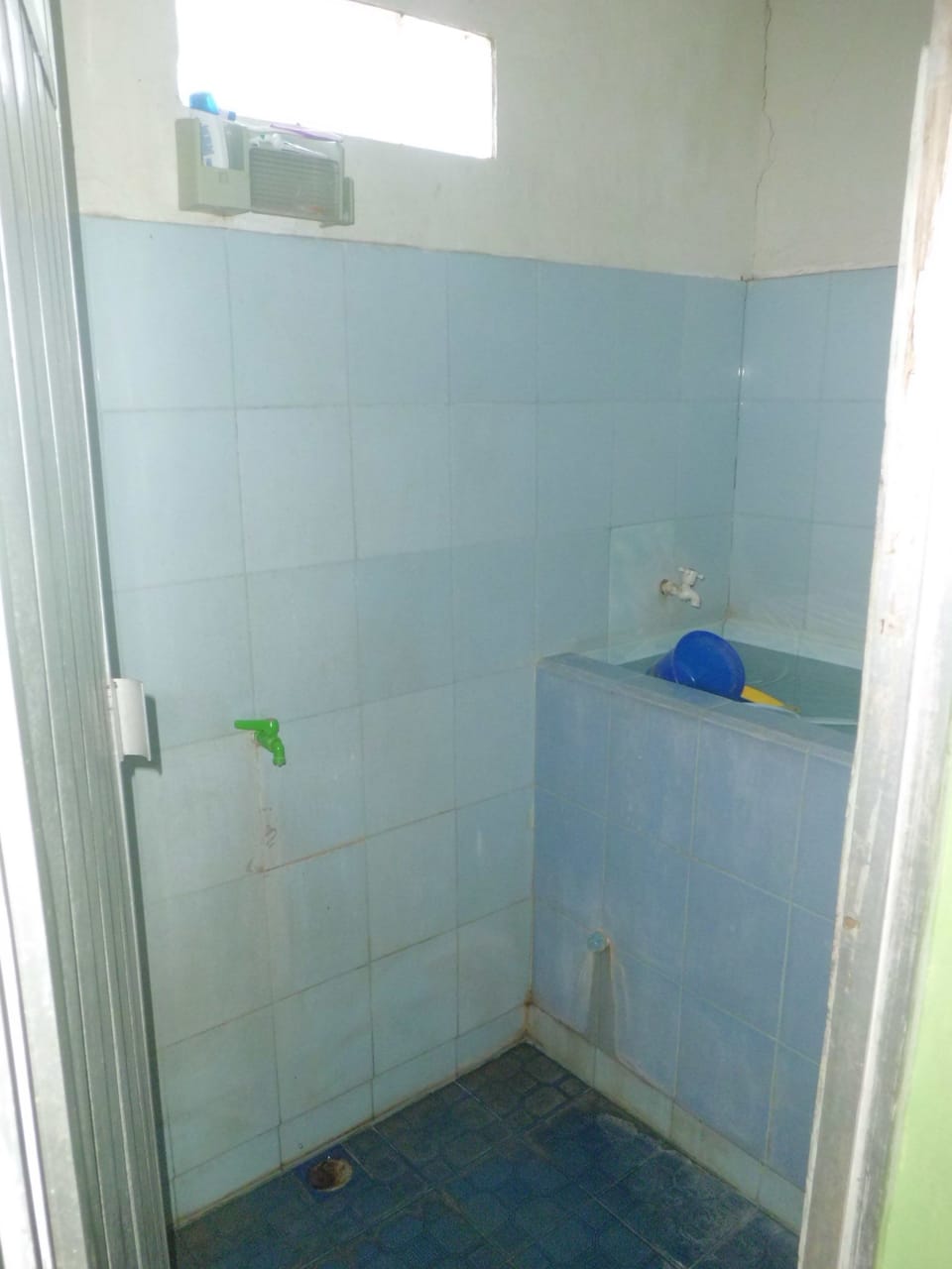 Standard Room | Bathroom | Shower, free toiletries, towels