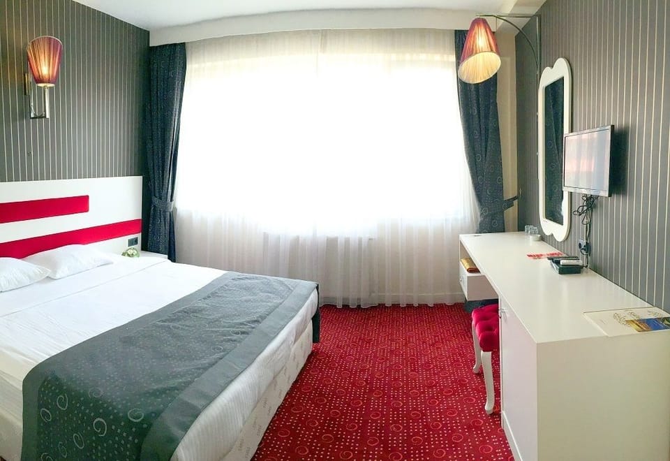 Standard Twin Room, Smoking | Desk, soundproofing, free cribs/infant beds, free WiFi