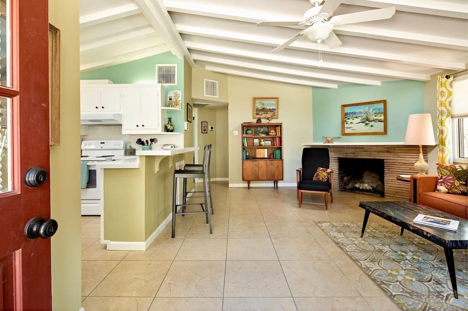 Living room and kitchen orientation