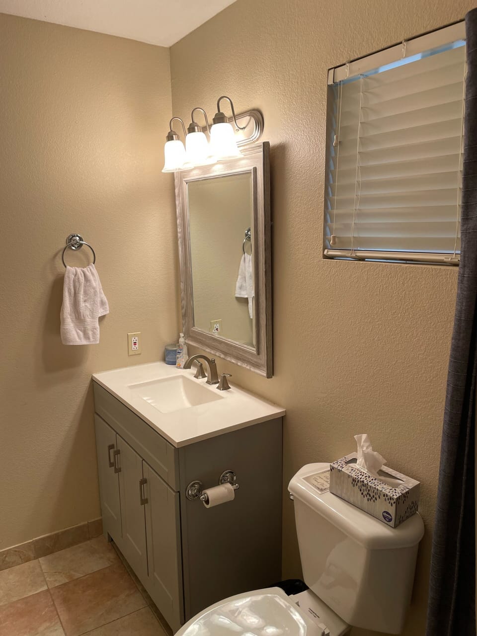 Upstairs Bathroom 