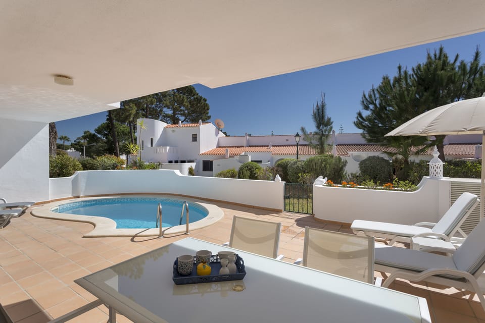 Outdoor Dining, Terrace, Loungers and Pool