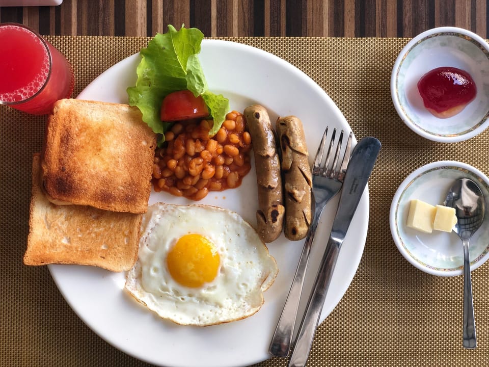 Free daily English breakfast