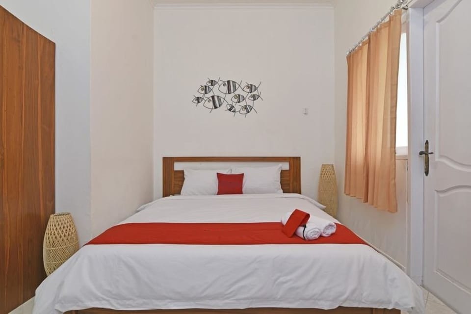 Deluxe Single Room, Non Smoking | Desk, WiFi (surcharge), bed sheets