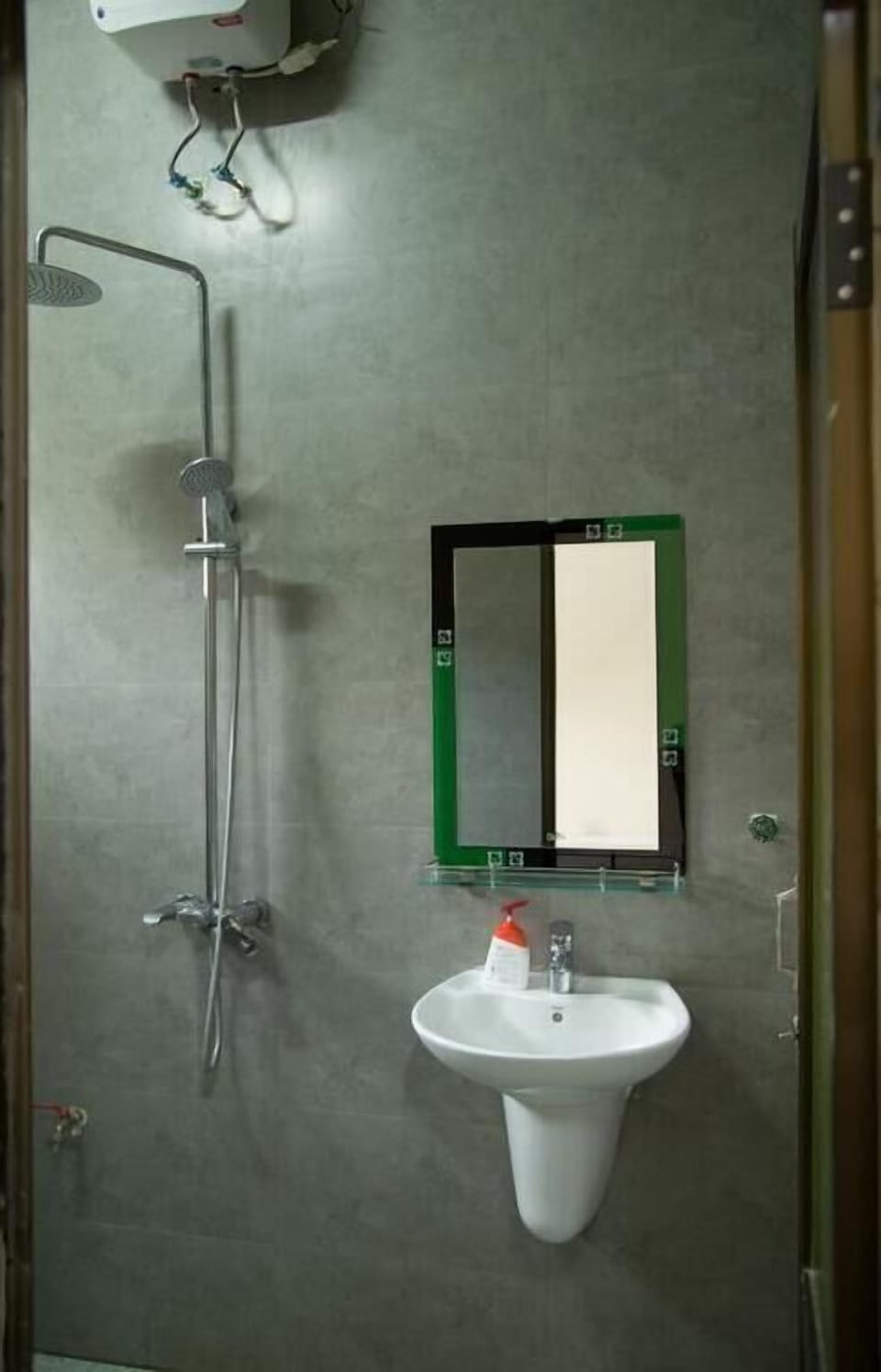 Bathroom sink