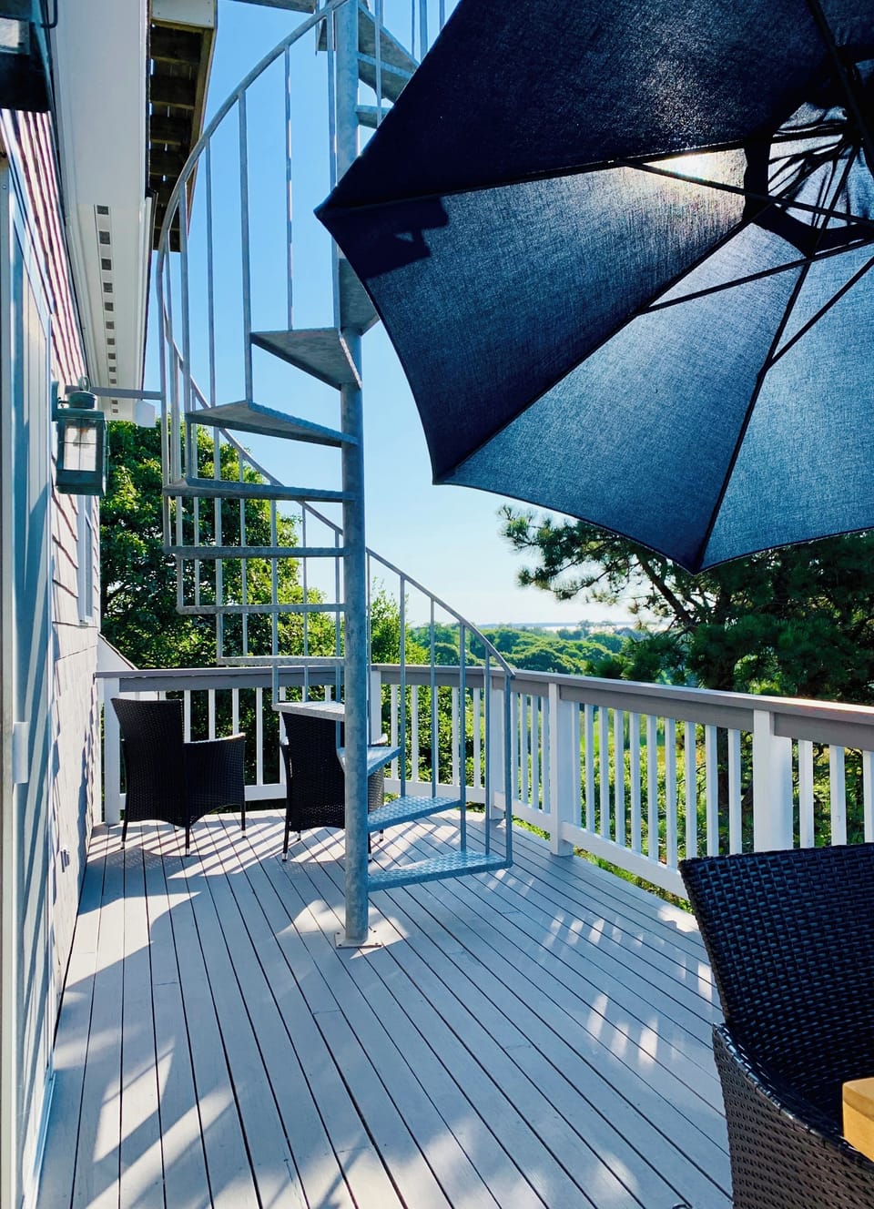 2nd floor veranda and deck