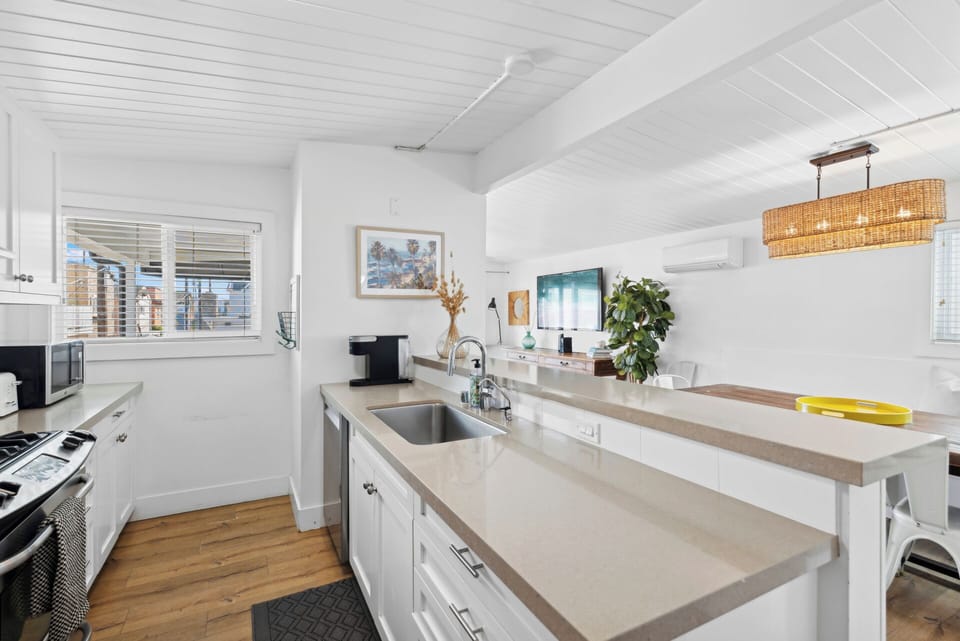 Kitchen has all of the basics you need to cook a great meal