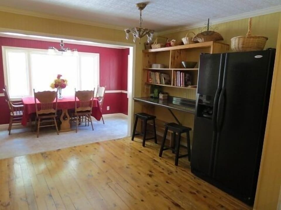 Dinning Room. Seats six
