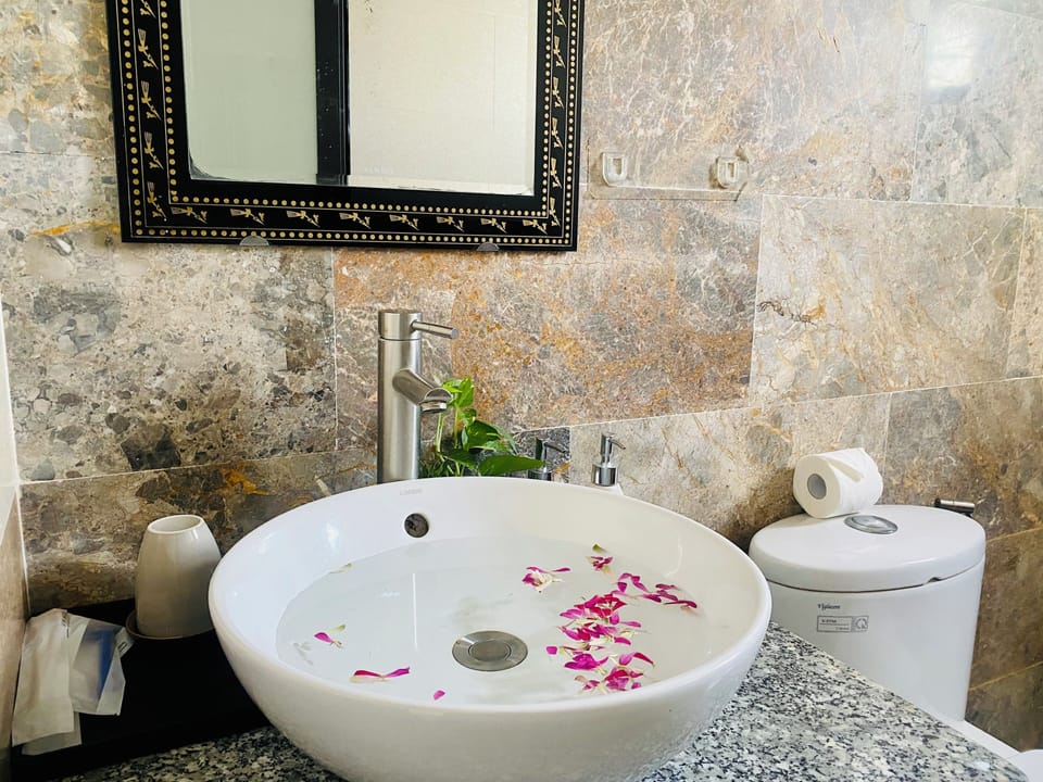 Rainfall showerhead, free toiletries, hair dryer, slippers