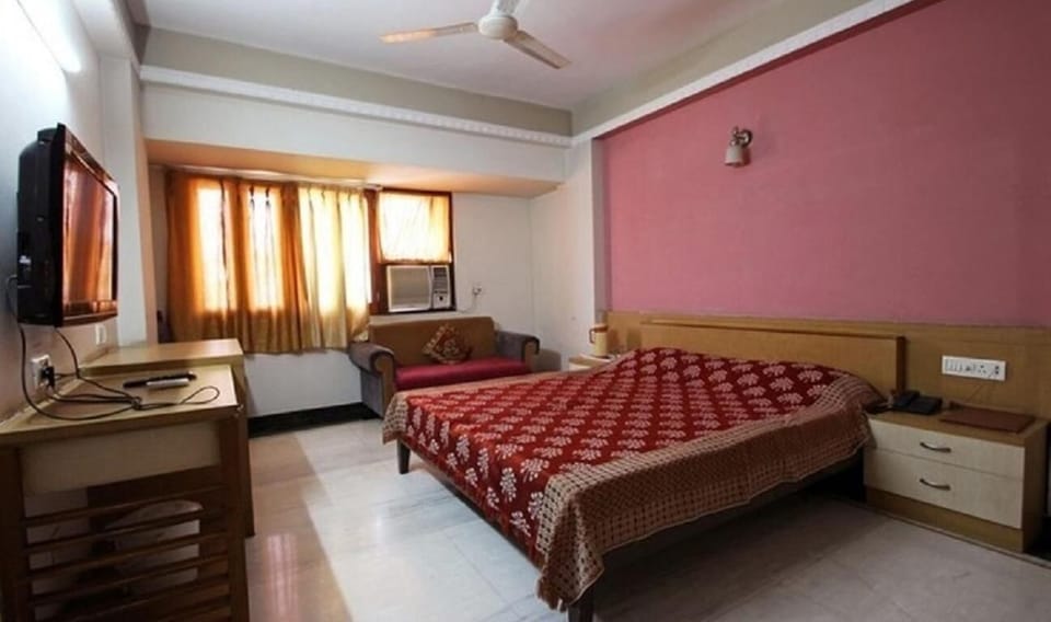 Rollaway beds (surcharge), bed sheets