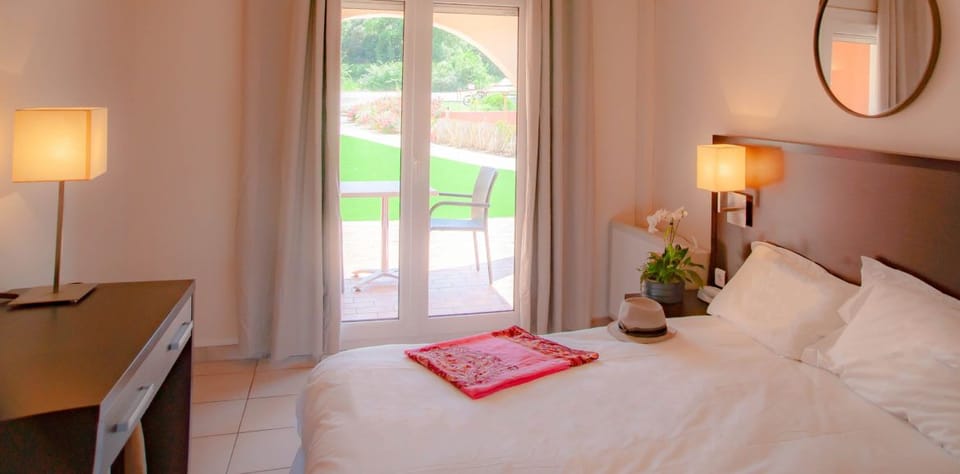 Comfort Double Room | Desk, blackout drapes, iron/ironing board, bed sheets
