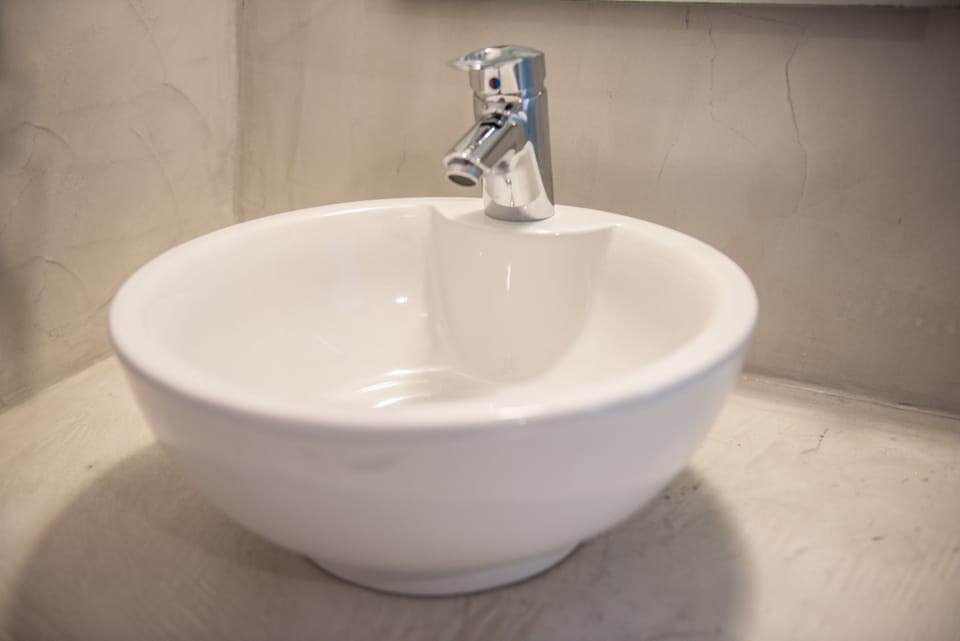 Bathroom sink