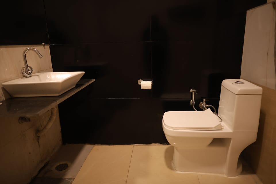 Standard Room | Bathroom | Shower, rainfall showerhead, free toiletries, towels