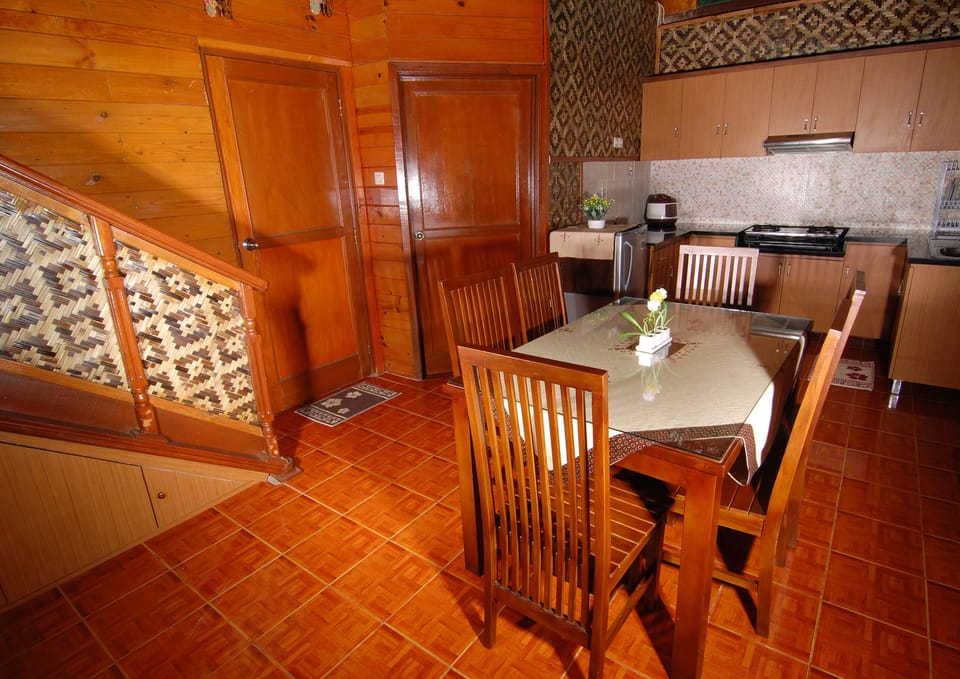 Villa, 3 Bedrooms | In-room dining