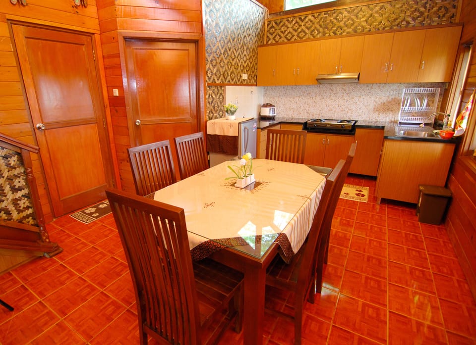 Villa, 3 Bedrooms | In-room dining