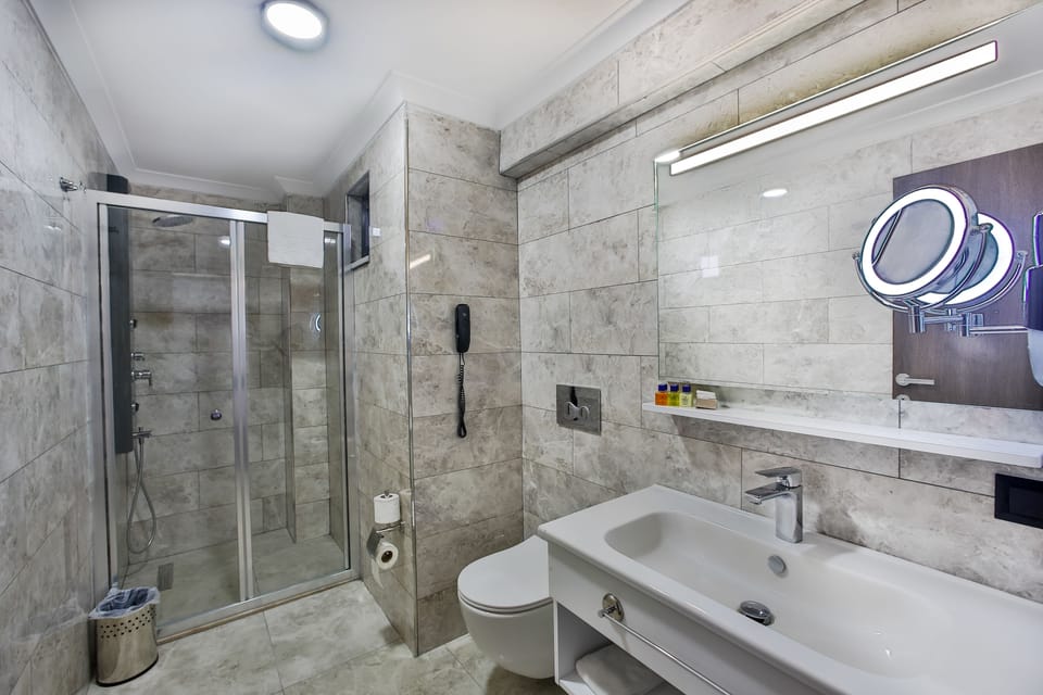 Shower, free toiletries, hair dryer, bathrobes