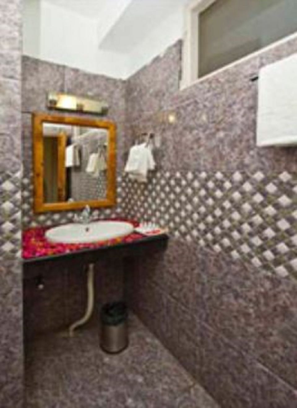 Bathroom sink