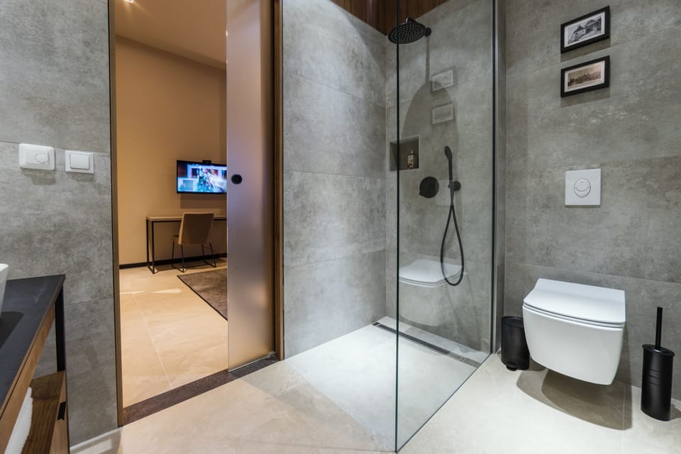 Deluxe Double Room | Desk, laptop workspace, blackout drapes, soundproofing
