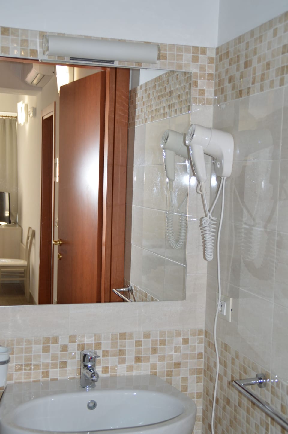 Superior Quadruple Room (Balata) | Bathroom sink