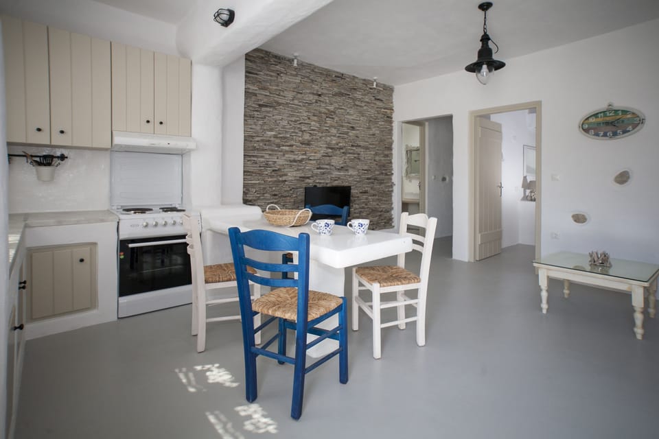 Apartment, 2 Bedrooms, Garden View | Living area | 32-inch TV with satellite channels