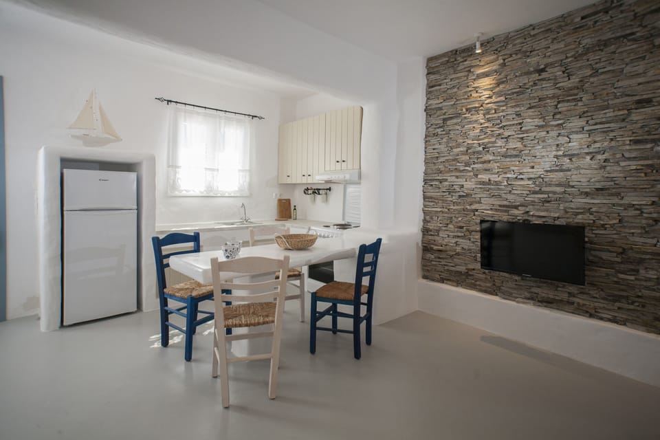 Apartment, 2 Bedrooms, Garden View | Living area | 32-inch TV with satellite channels