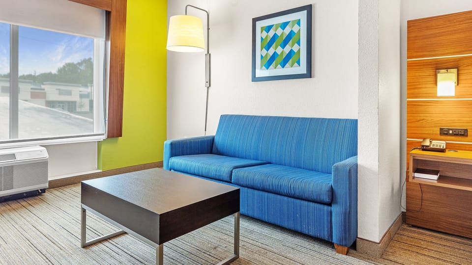 Desk, free rollaway beds, free WiFi, bed sheets