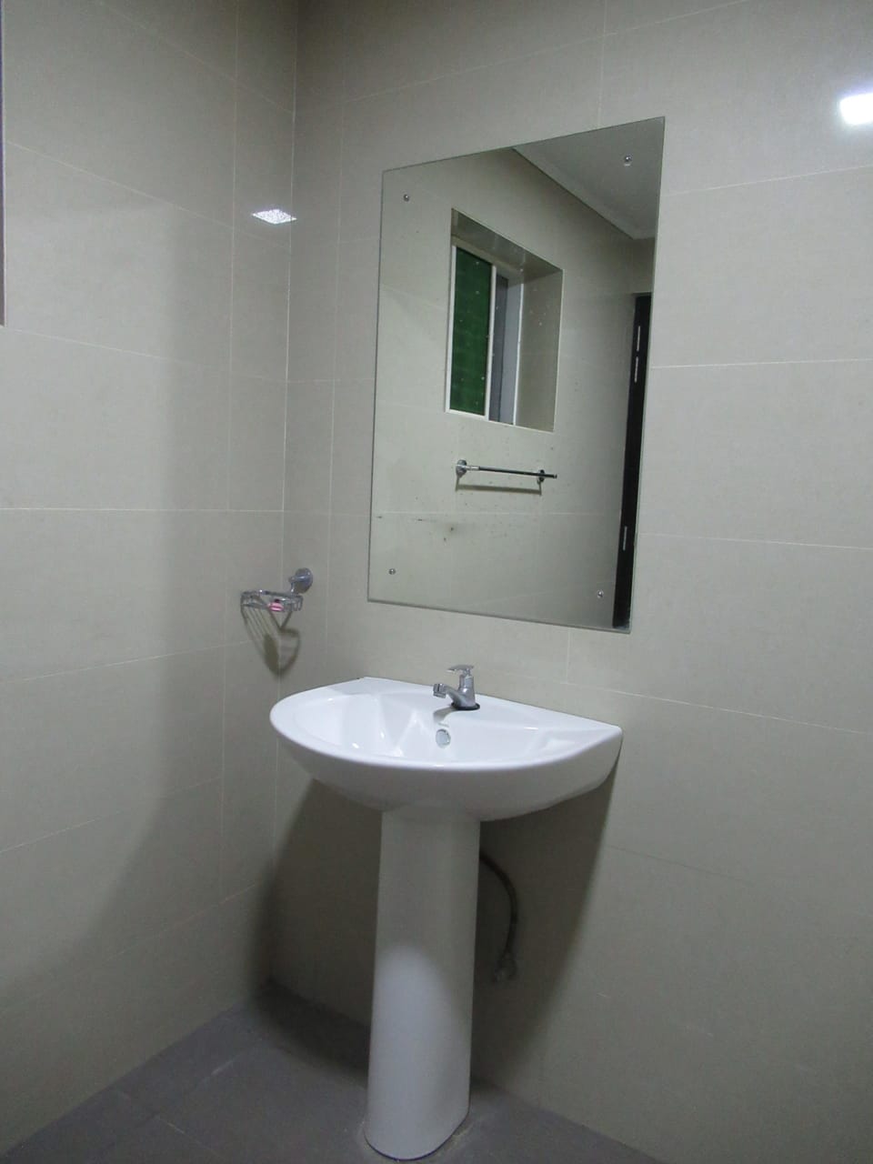 Basic Double Room, Garden View | Bathroom | Shower, free toiletries, towels