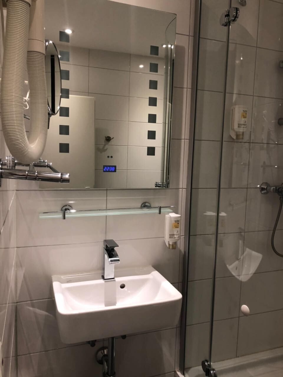 Standard Single Room | Bathroom | Free toiletries, hair dryer, towels