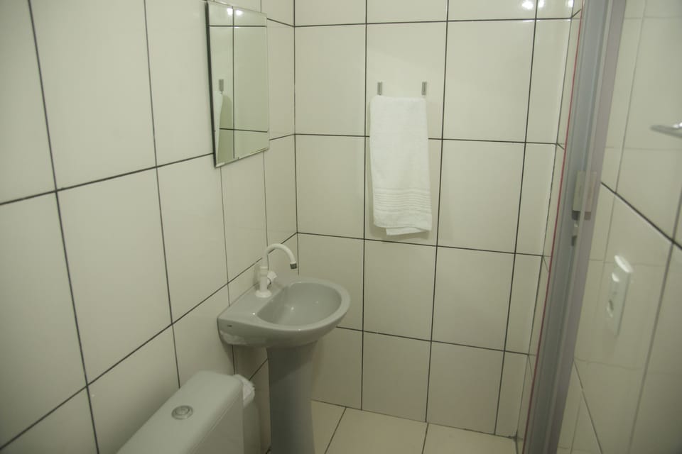 Single Room | Bathroom | Shower, towels