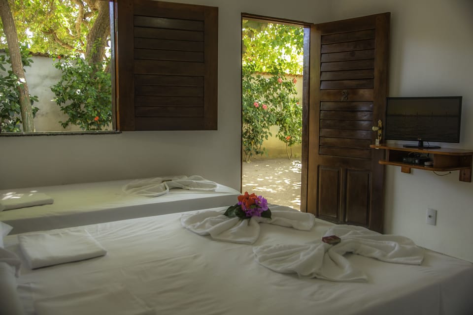 Triple Room | Minibar, desk, free WiFi, bed sheets