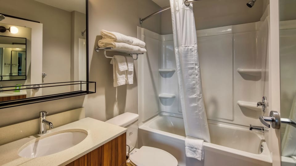 Desk, blackout drapes, iron/ironing board, free WiFi