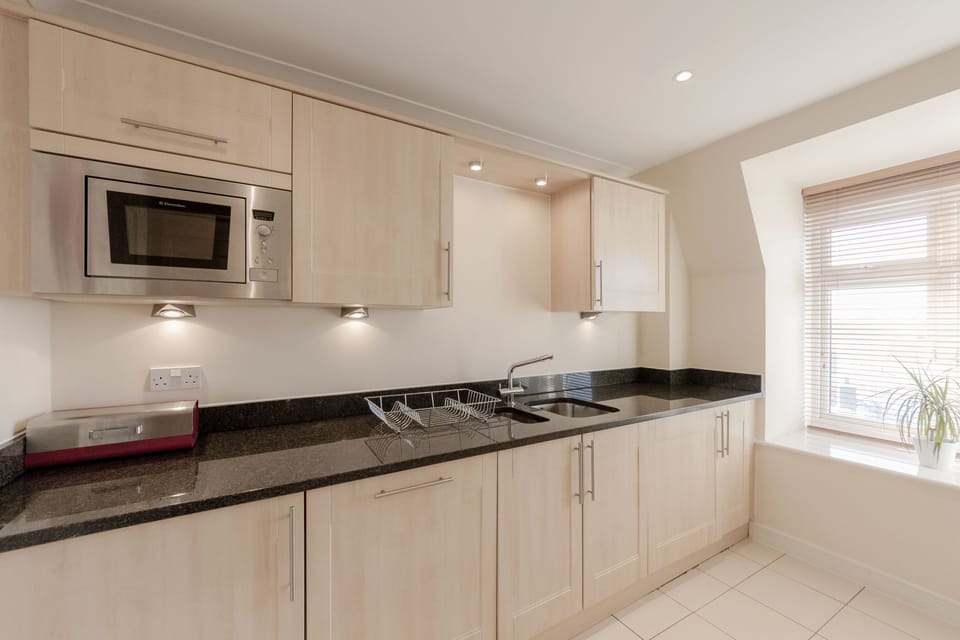 Apartment, 2 Bedrooms | Private kitchen | Fridge, microwave, oven, dishwasher