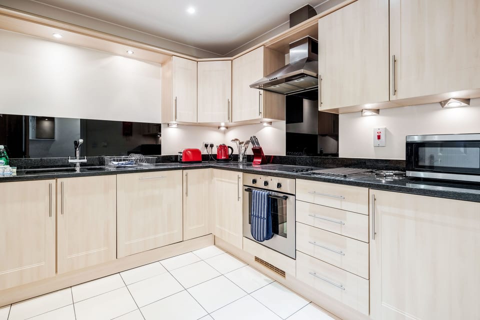 Apartment, 2 Bedrooms | Private kitchen | Fridge, microwave, oven, dishwasher
