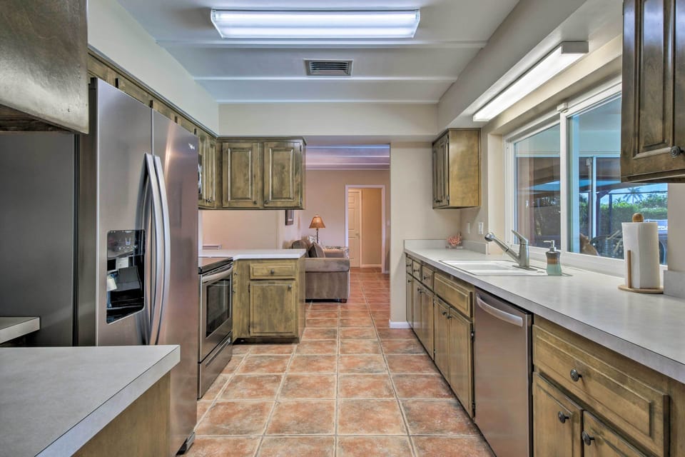 Kitchen | Toaster | Trash Bags & Paper Towels