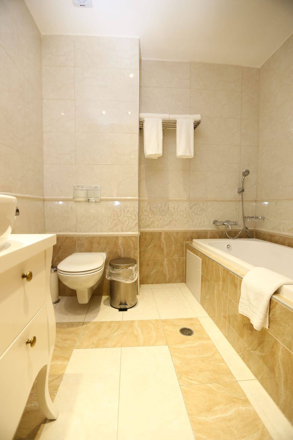 Deluxe Suite, Non Smoking | Bathroom | Hair dryer, slippers, towels, soap