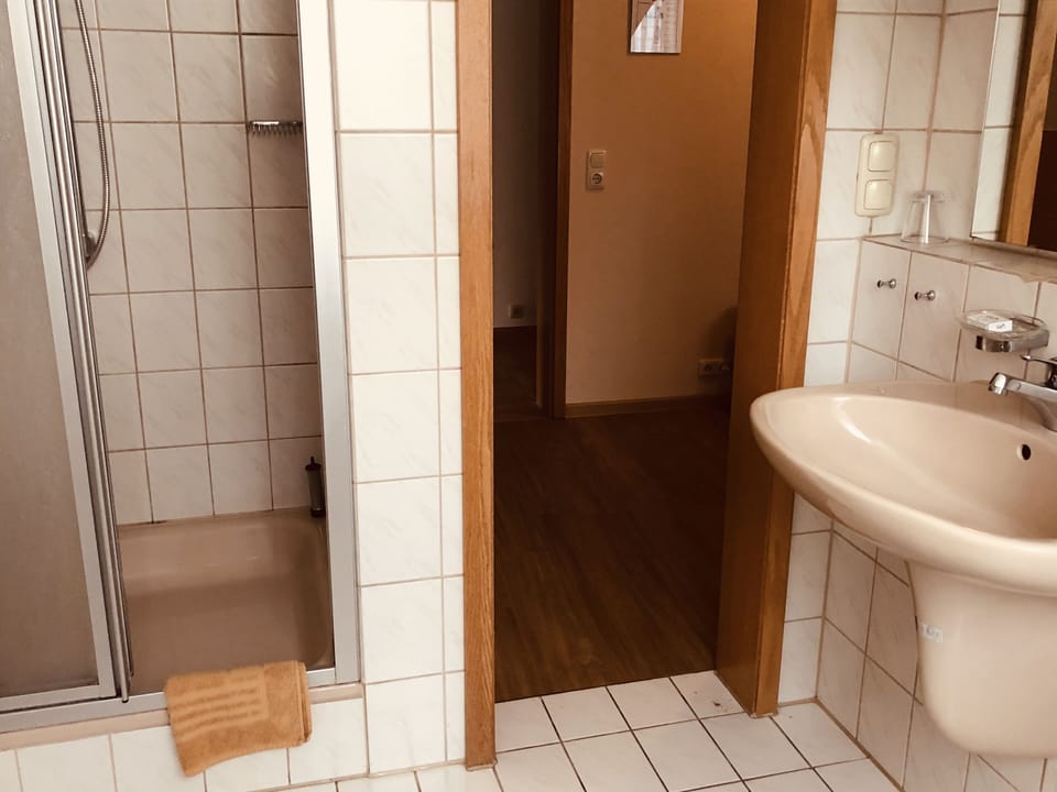 Single Room | Bathroom | Shower