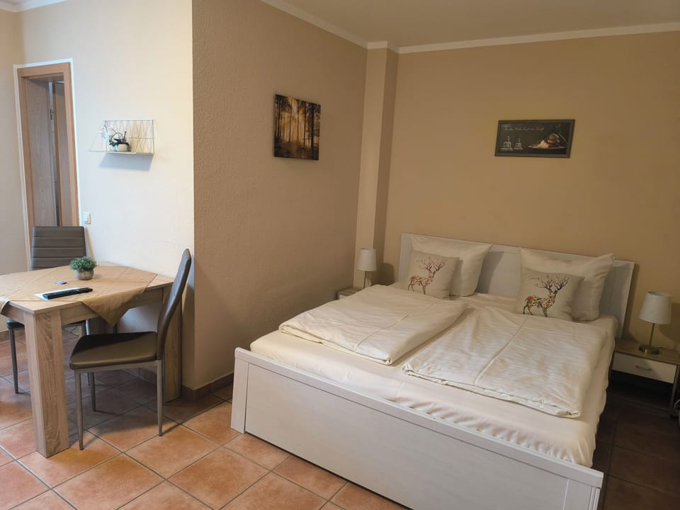 Double Room | Soundproofing, free cribs/infant beds, free WiFi