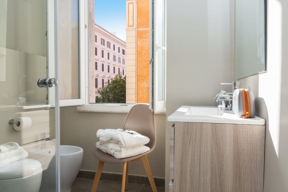 Double Room, Private Bathroom (Lusso) | Bathroom | Shower, rainfall showerhead, free toiletries, hair dryer
