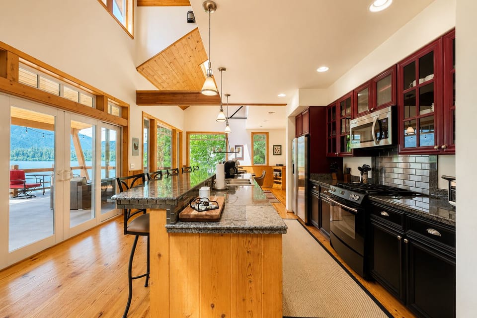 Full Kitchen includes eat up bar, and all of the necesary comforts of a home kitchen for meal prep (3)