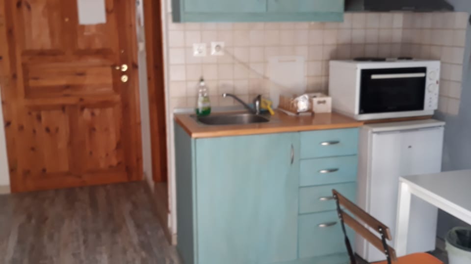 Another angle of the kitchenette