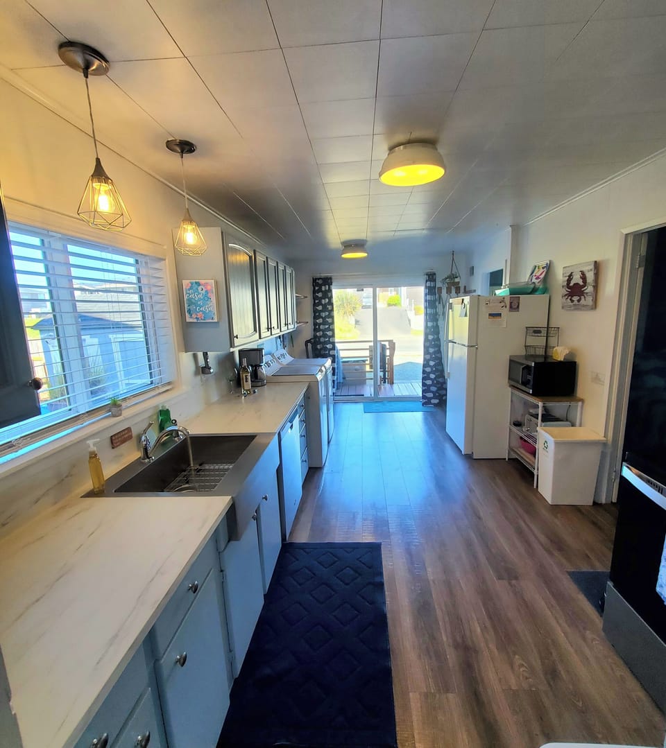 Updated kitchen w/New SS Dishwasher & Oven, Microwave, Fridge, Washer & Dryer 