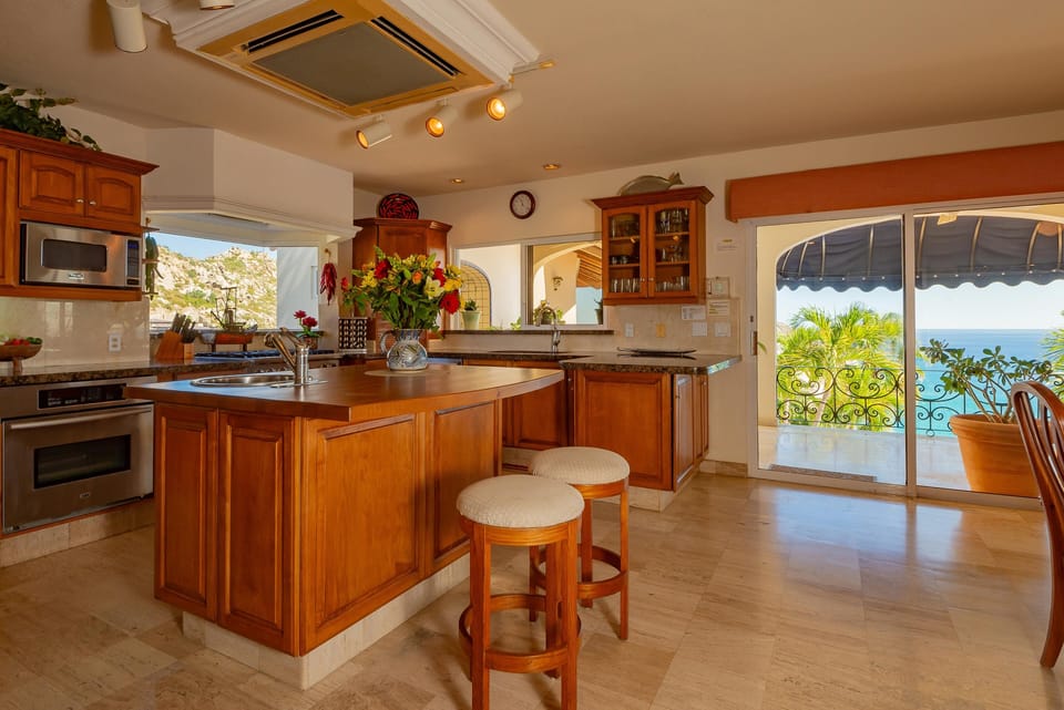 Full kitchen