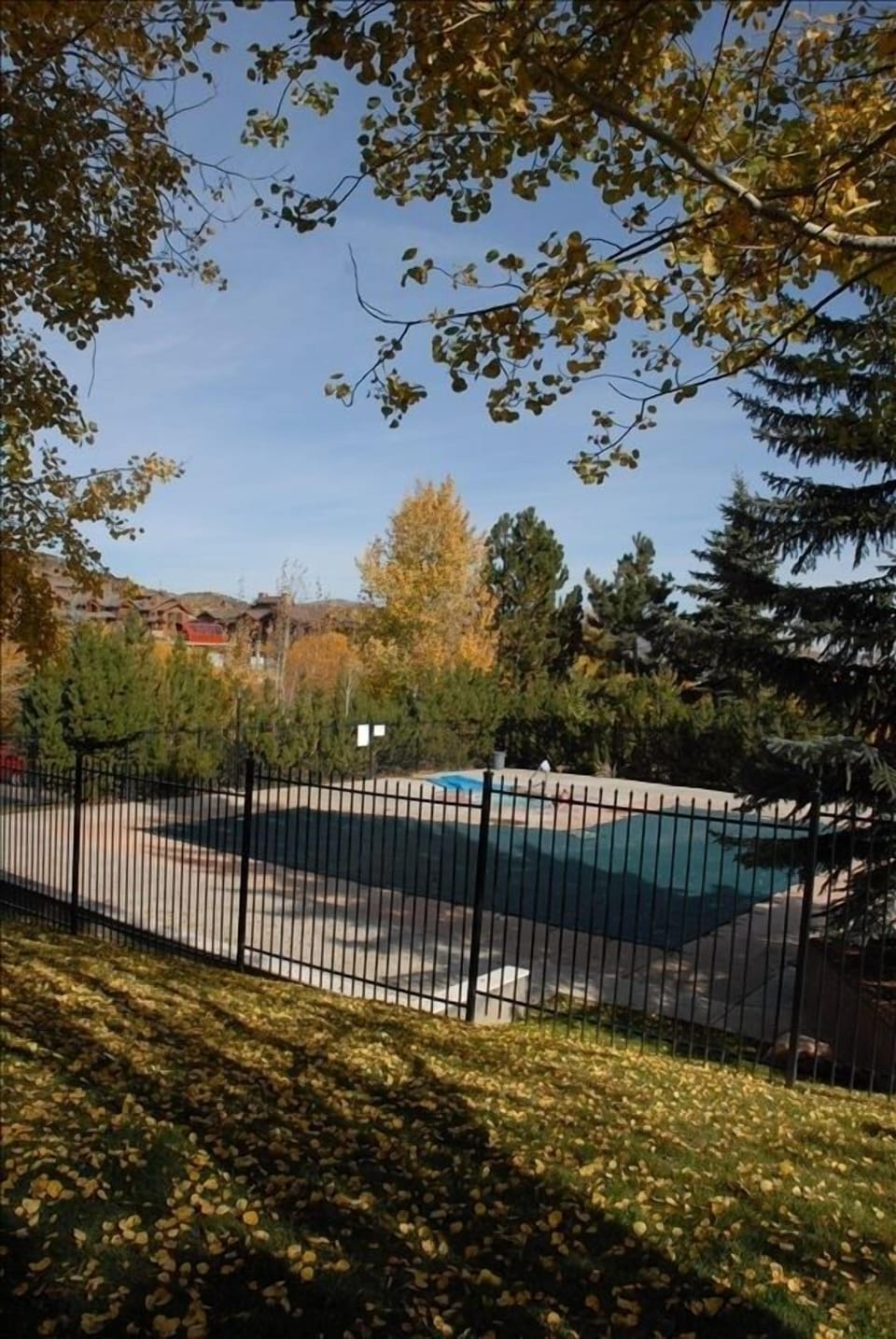 Year-round Hot Tub Large pool open Memorial to Labor Day